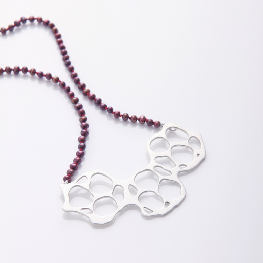 laria neckpiece